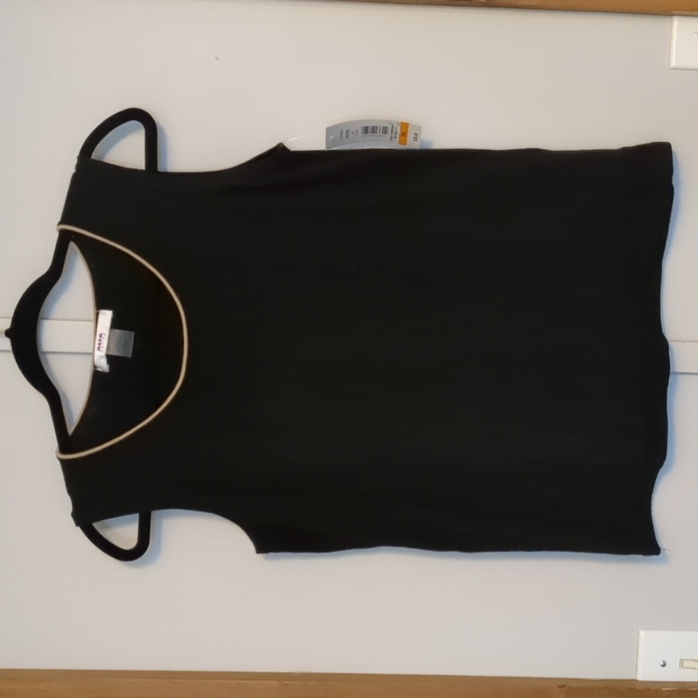 Black knit tank